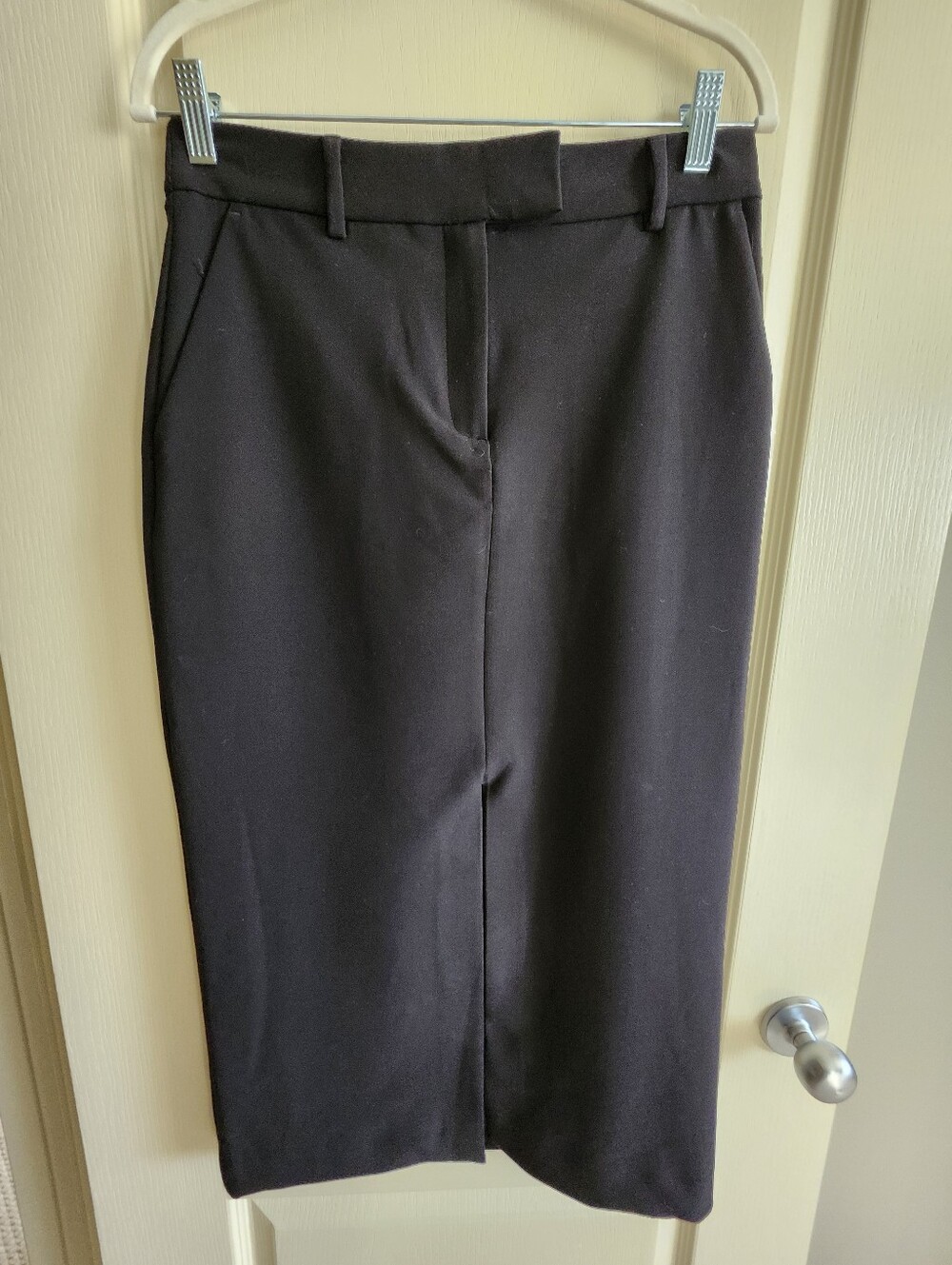 RW&CO Classic Black Tailored Lined Pencil Skirt. Size 6.